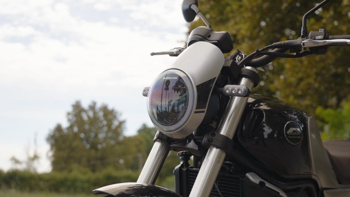 QJ MOTOR SRV 550: Media a sorpresa